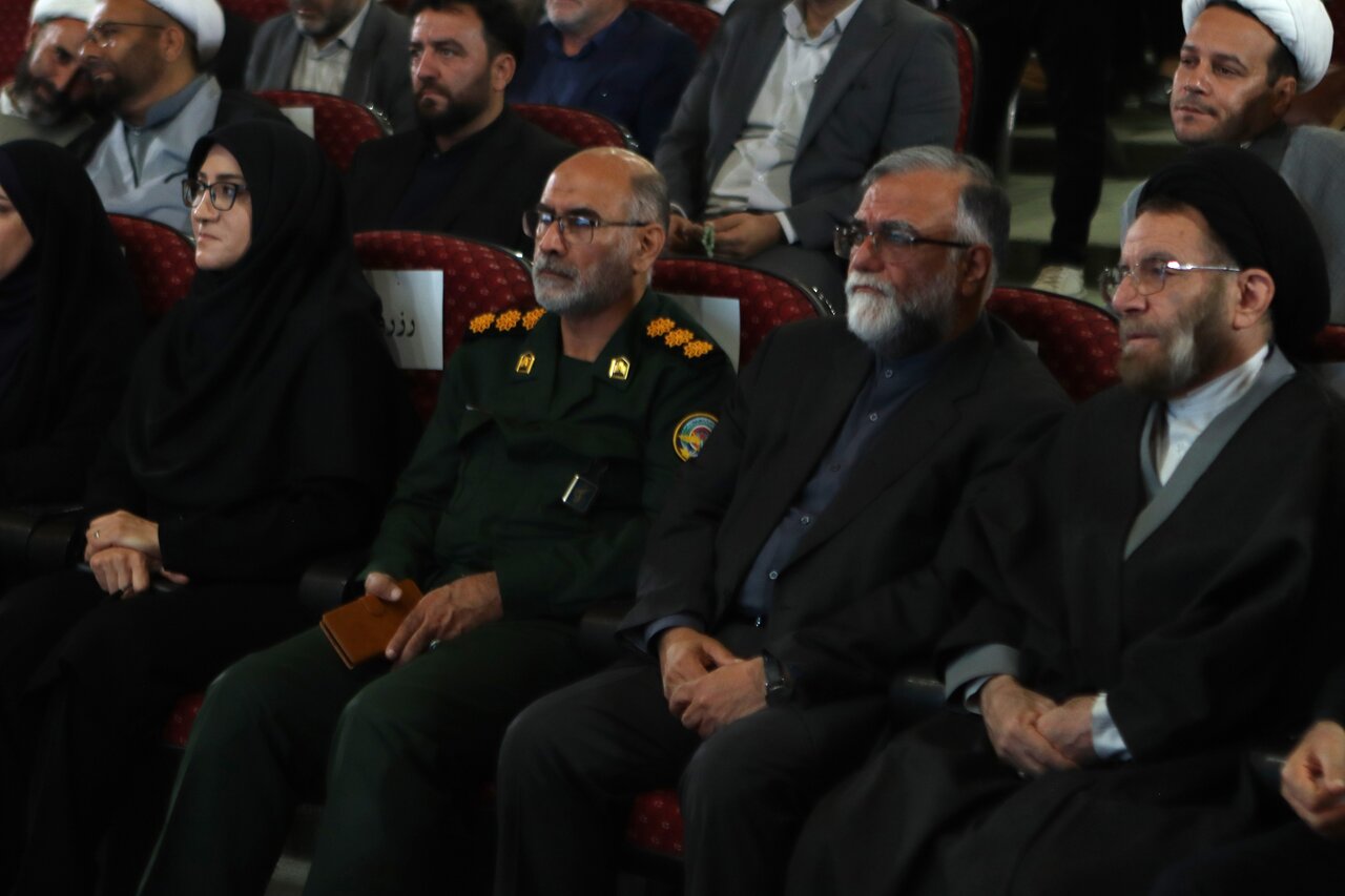 رویداد ملی «قهرمان؛ پاسداشت ادبیات جهاد و مقاومت» در لرستان و همزمان در شصت نقطه کشور برگزار شد