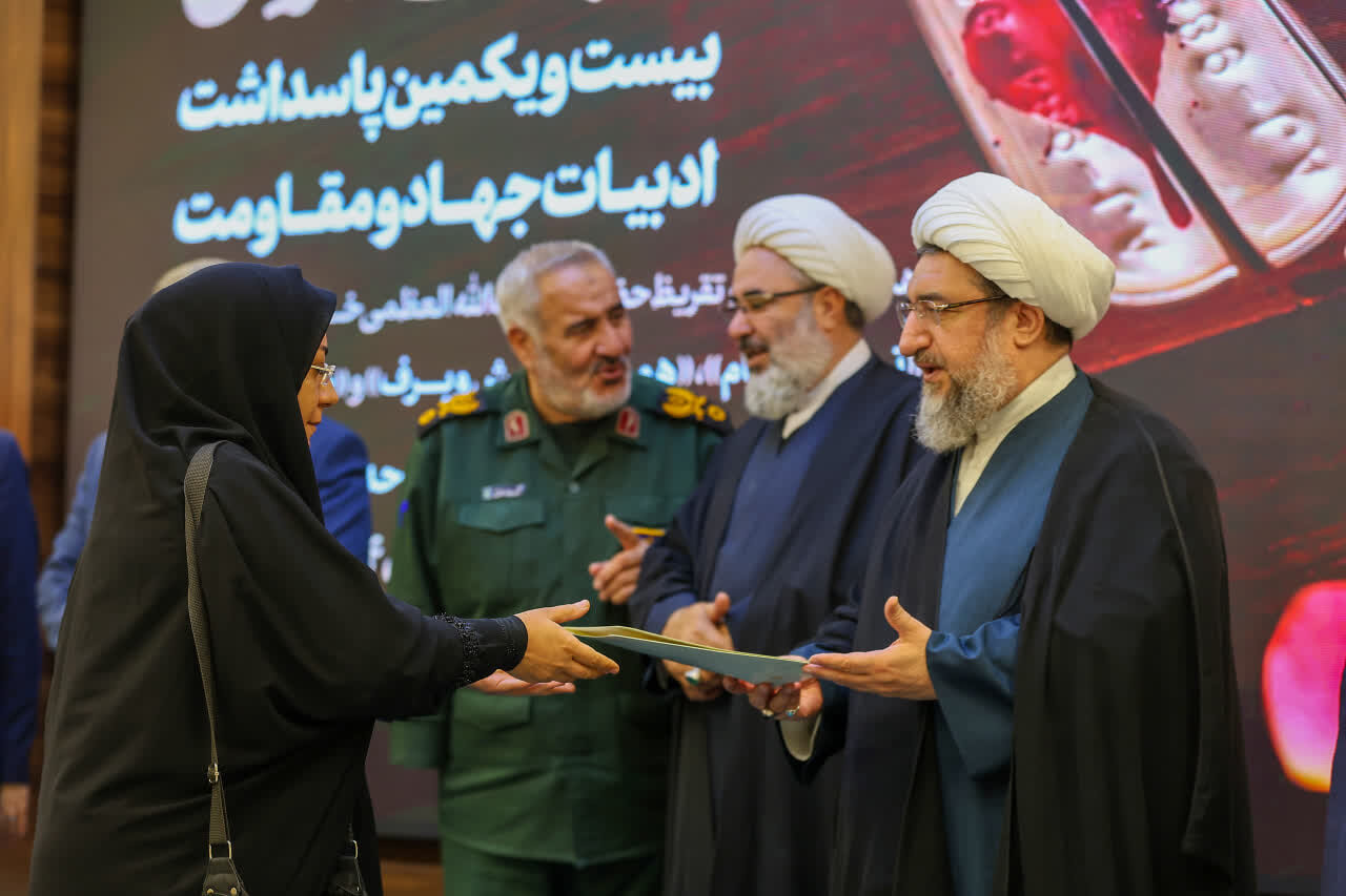 آثار ادبی دفاع مقدس و تقریظ‌های رهبر انقلاب گنجینه فرهنگی ملت‌ هستند