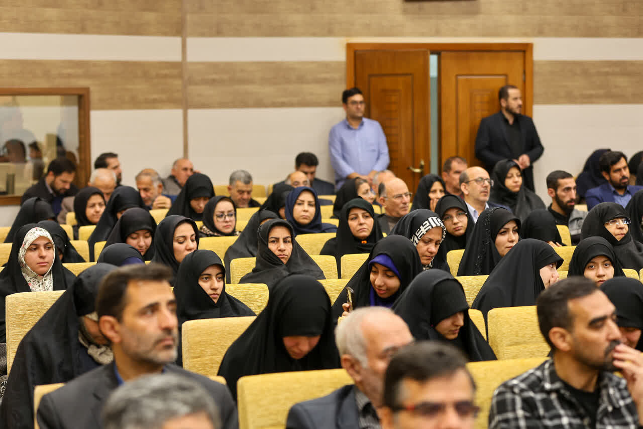 آثار ادبی دفاع مقدس و تقریظهای رهبر انقلاب گنجینه فرهنگی ملت هستند