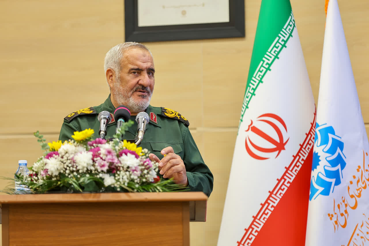 آثار ادبی دفاع مقدس و تقریظ‌های رهبر انقلاب گنجینه فرهنگی ملت‌ هستند