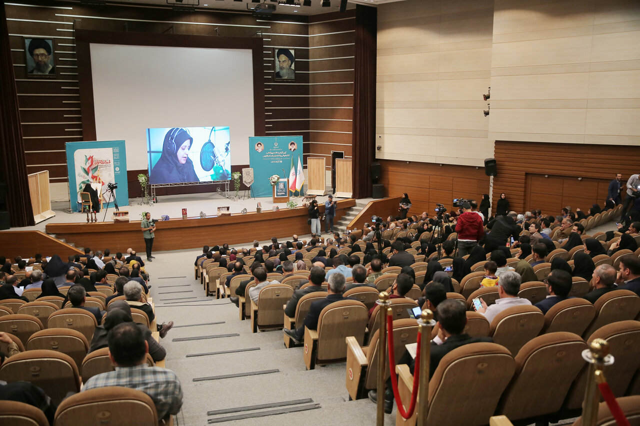 کتابخانه‌ها با عشق، علاقه و مسئولیت‌پذیریِ کتابداران استان فارس مدیریت و نگهداری می‌شوند