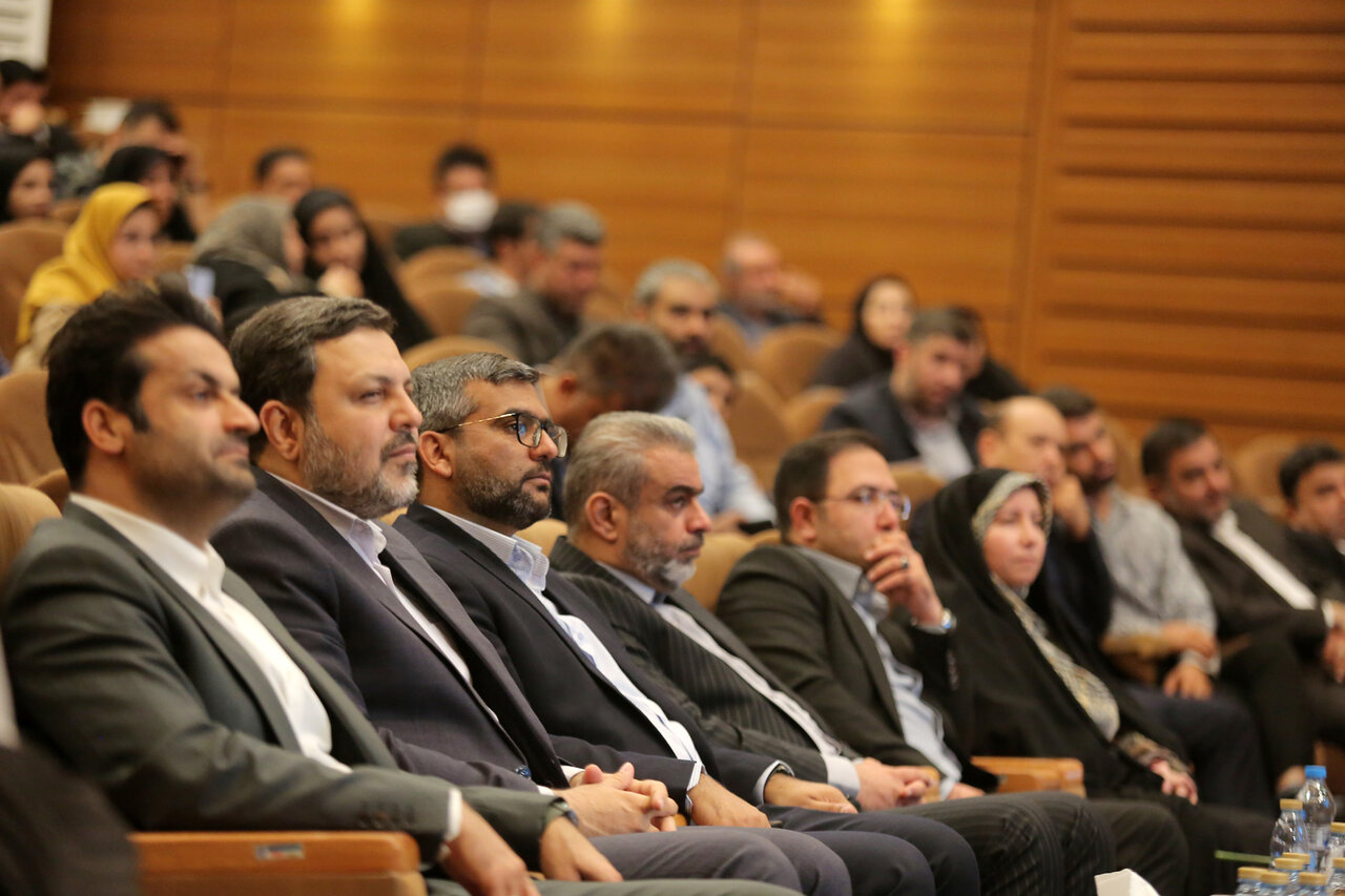 کتابخانه‌ها با عشق، علاقه و مسئولیت‌پذیریِ کتابداران استان فارس مدیریت و نگهداری می‌شوند