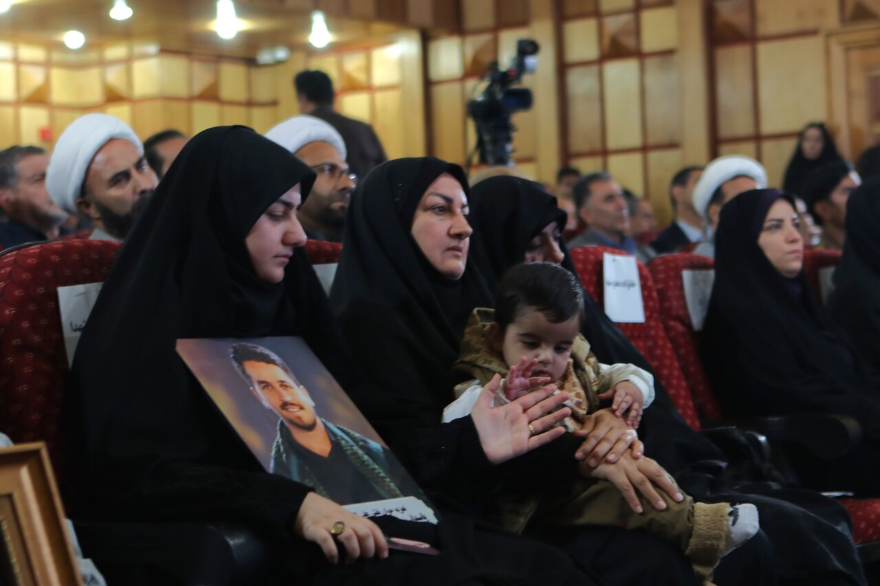 رویداد ملی «قهرمان؛ پاسداشت ادبیات جهاد و مقاومت» در لرستان و همزمان در شصت نقطه کشور برگزار شد