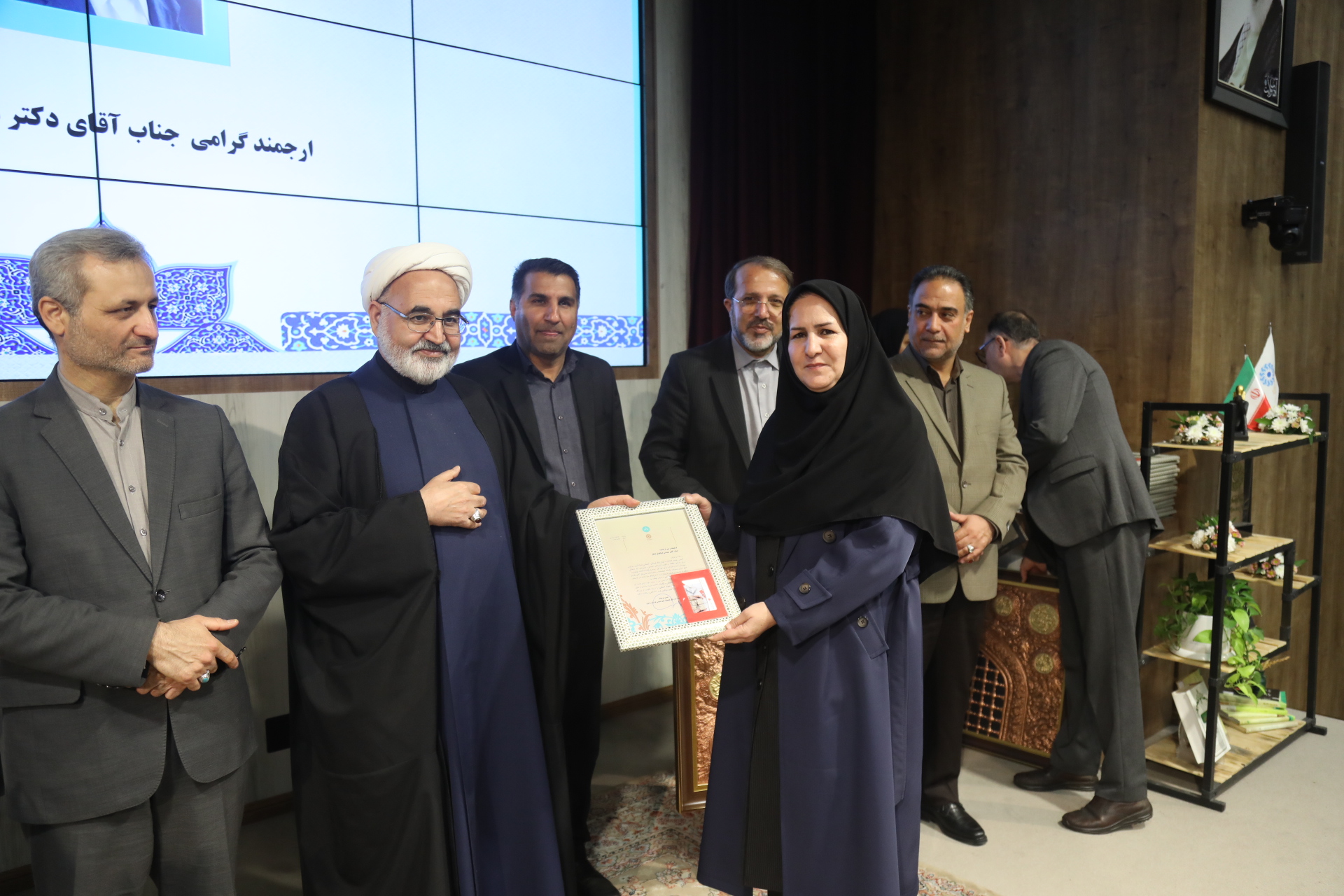 معرفی برگزیدگان استانی سی و سومین هفته کتاب جمهوری اسلامی ایران