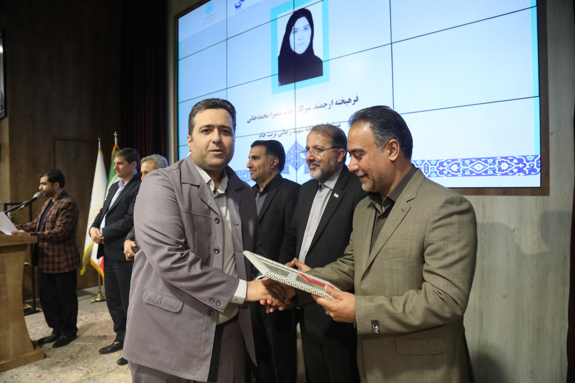 معرفی برگزیدگان استانی سی و سومین هفته کتاب جمهوری اسلامی ایران