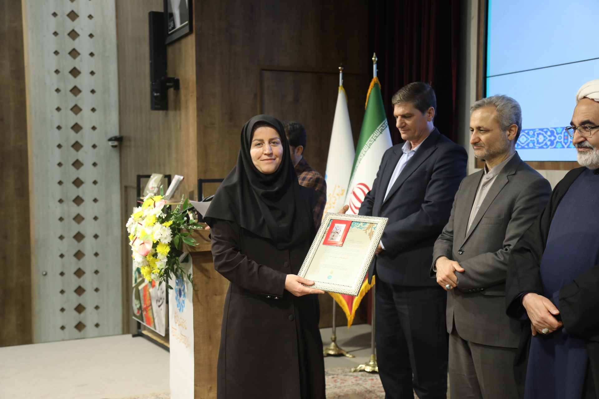 معرفی برگزیدگان استانی سی و سومین هفته کتاب جمهوری اسلامی ایران