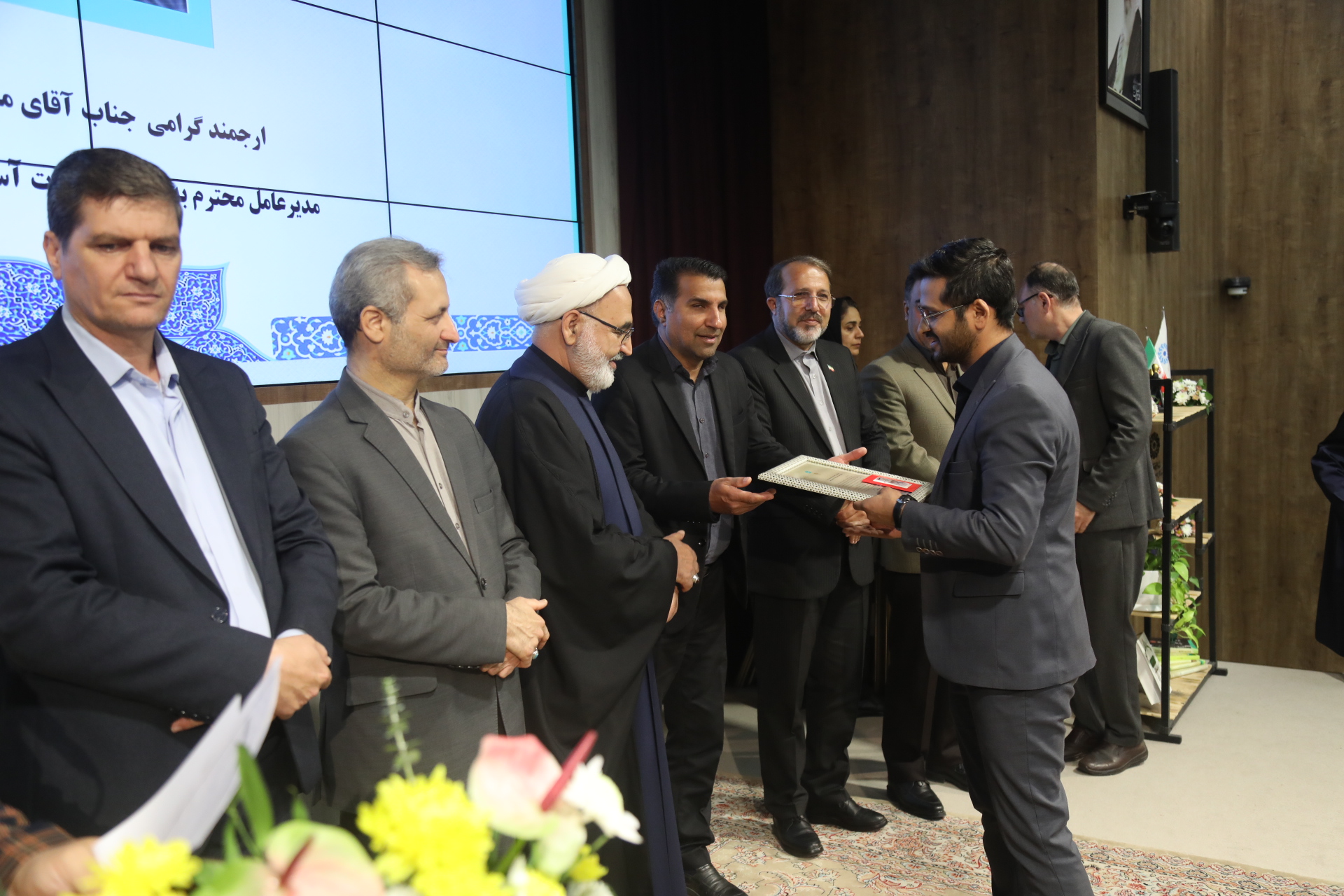 معرفی برگزیدگان استانی سی و سومین هفته کتاب جمهوری اسلامی ایران