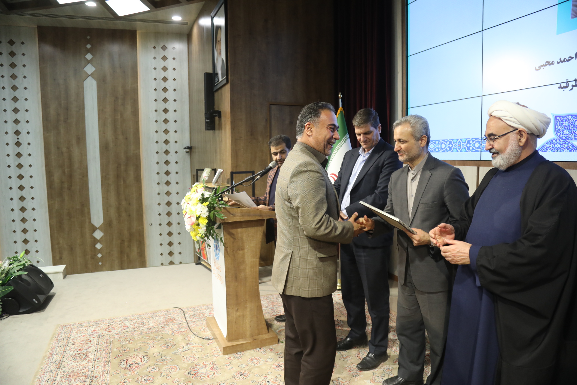 معرفی برگزیدگان استانی سی و سومین هفته کتاب جمهوری اسلامی ایران