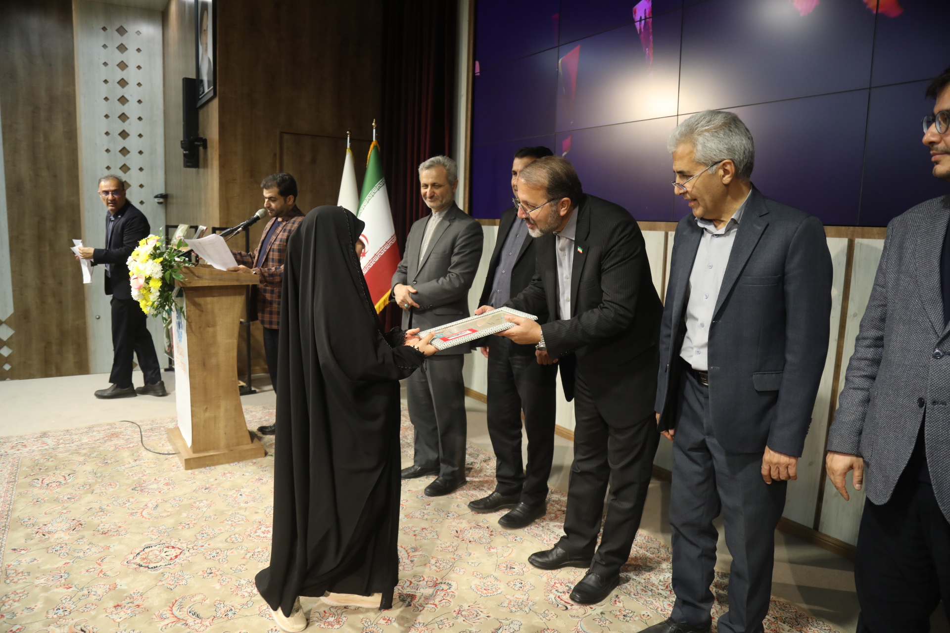 معرفی برگزیدگان استانی سی و سومین هفته کتاب جمهوری اسلامی ایران