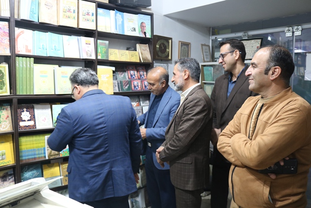 کتابگردی جمعی از مدیران فرهنگی در سمنان