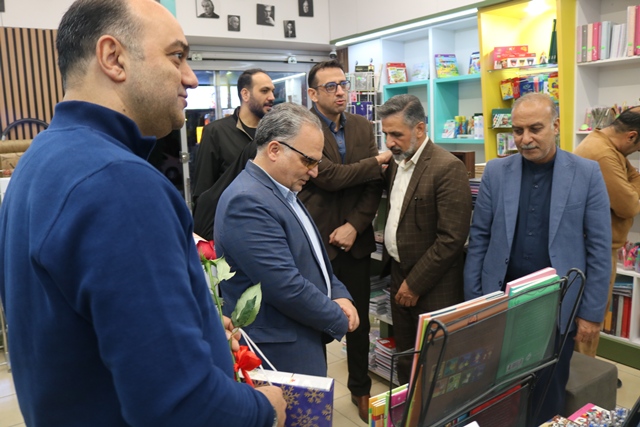 کتابگردی جمعی از مدیران فرهنگی در سمنان