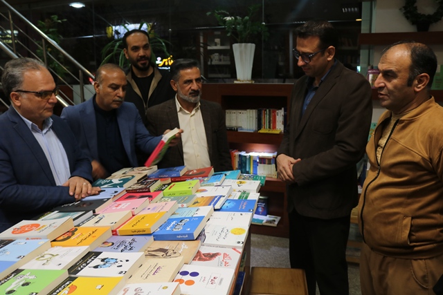 کتاب‌گردی جمعی از مدیران فرهنگی در سمنان