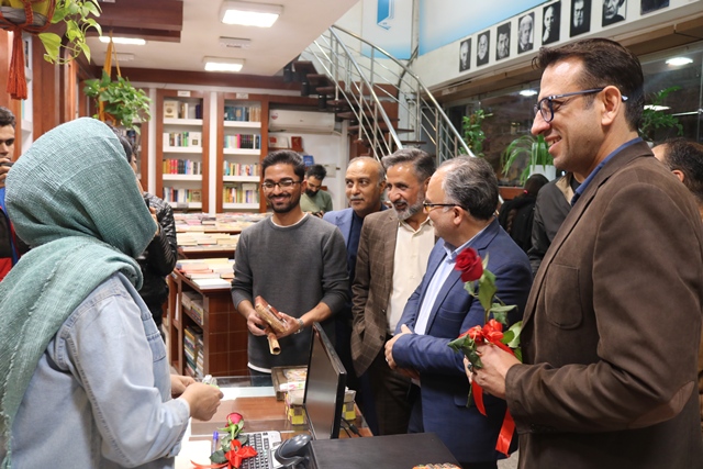 کتابگردی جمعی از مدیران فرهنگی در سمنان