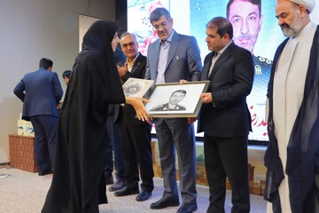 آیین گرامیداشت روزکتاب،کتابخوانی و کتابدار در یزد همراه با آئین رونمایی از تقریظ مقام معظم رهبری بر سه کتاب