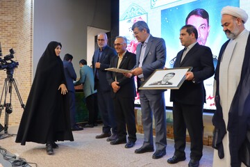 آیین گرامیداشت روزکتاب،کتابخوانی و کتابدار در یزد همراه با آئین رونمایی از تقریظ مقام معظم رهبری بر سه کتاب