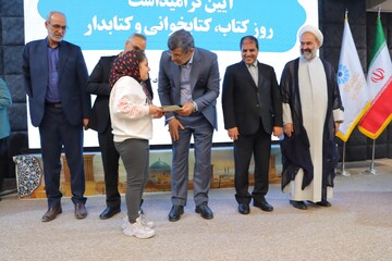 آیین گرامیداشت روزکتاب،کتابخوانی و کتابدار در یزد همراه با آئین رونمایی از تقریظ مقام معظم رهبری بر سه کتاب
