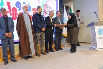 آیین گرامیداشت روزکتاب،کتابخوانی و کتابدار در یزد همراه با آئین رونمایی از تقریظ مقام معظم رهبری بر سه کتاب