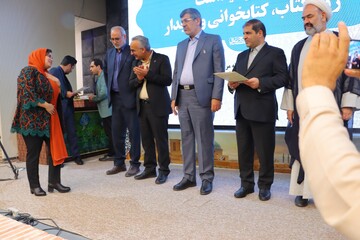 آیین گرامیداشت روزکتاب،کتابخوانی و کتابدار در یزد همراه با آئین رونمایی از تقریظ مقام معظم رهبری بر سه کتاب