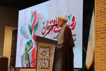 آیین گرامیداشت روزکتاب،کتابخوانی و کتابدار در یزد همراه با آئین رونمایی از تقریظ مقام معظم رهبری بر سه کتاب