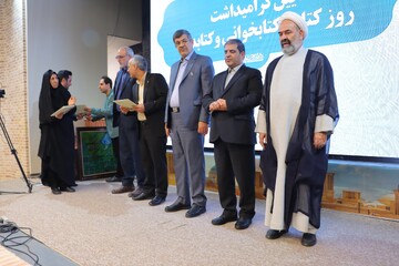 آیین گرامیداشت روزکتاب،کتابخوانی و کتابدار در یزد همراه با آئین رونمایی از تقریظ مقام معظم رهبری بر سه کتاب