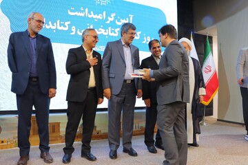 آیین گرامیداشت روزکتاب،کتابخوانی و کتابدار در یزد همراه با آئین رونمایی از تقریظ مقام معظم رهبری بر سه کتاب