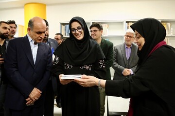 بازدید دبیرکل نهاد از کتابخانه مرکزی رشت