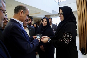 بازدید دبیرکل نهاد از کتابخانه مرکزی رشت