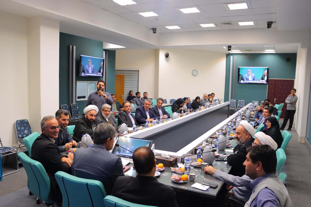 باید کتابخوانی در اولویت اقدامات ادارات استان یزد باشد