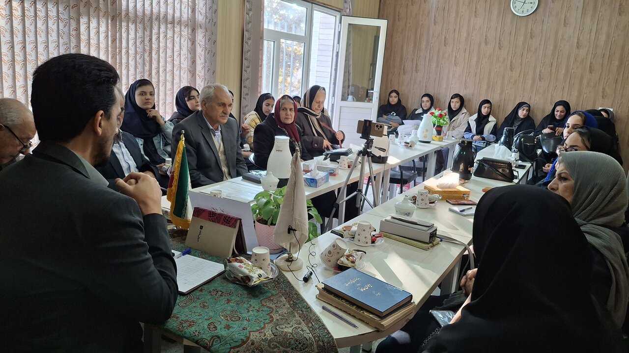 ویژه برنامه «خلوص محض» در کتابخانه عمومی شهید بهشتی سلماس برگزار شد