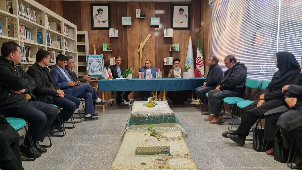 فرماندار اسفراین از کتابخانه عمومی ابوالعباس اسفراینی بازدید کرد