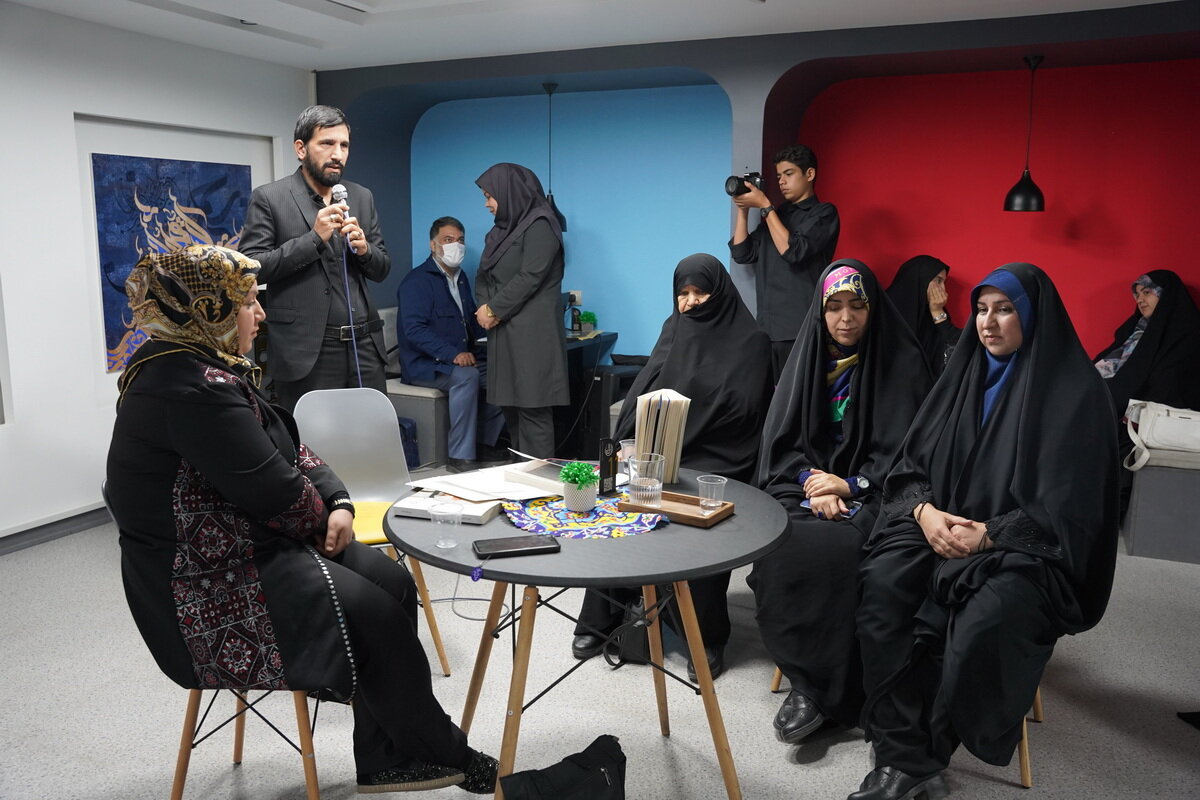 نشست نقد و بررسی کتاب «دویدن تا آرزوی سوم» در اراک برگزار شد