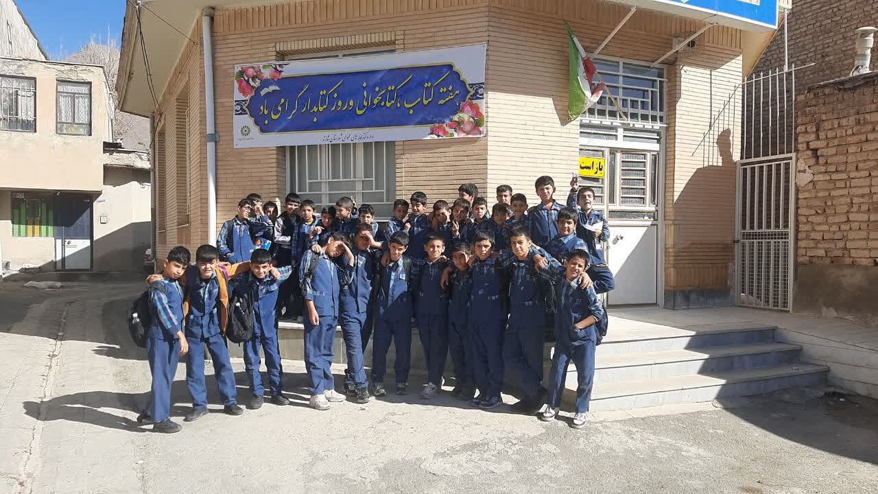 پیوند کتابخانههای عمومی و مدارس در استان مرکزی