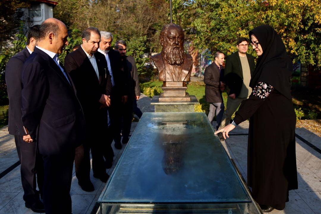 دیدار با سایه در شهر باران