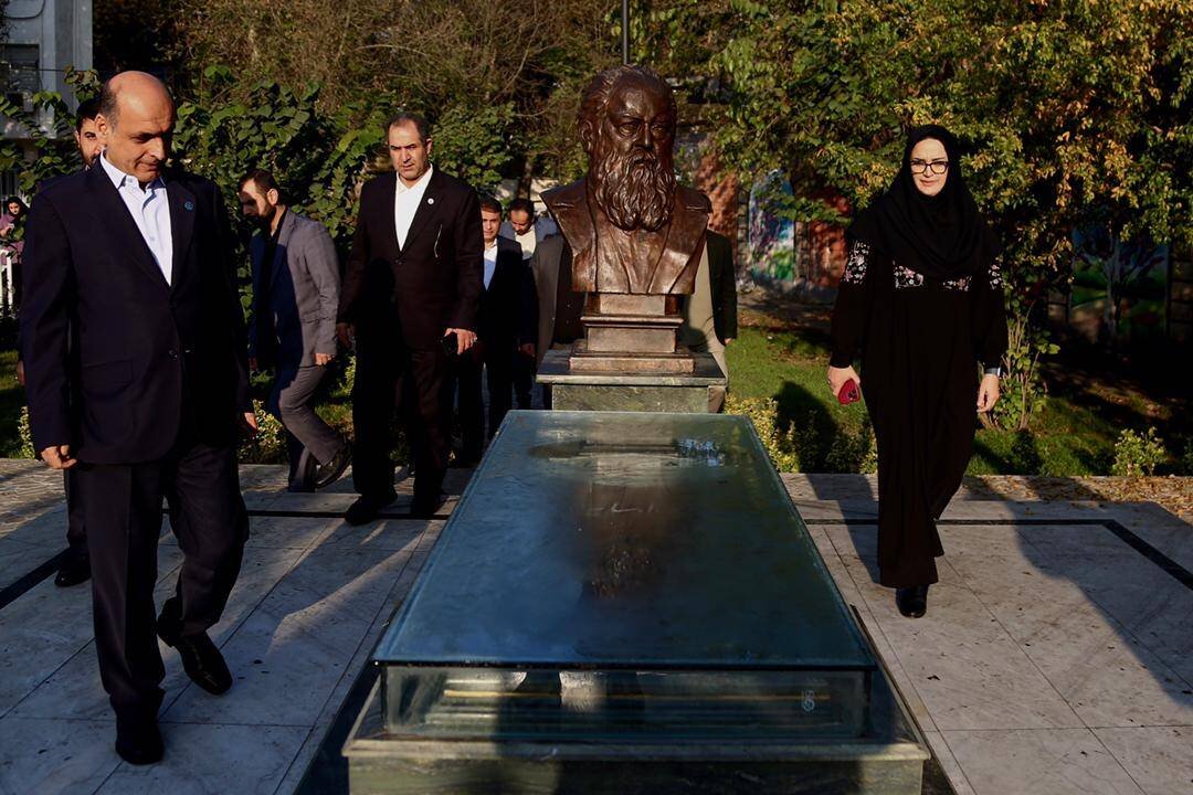 دیدار با سایه در شهر باران