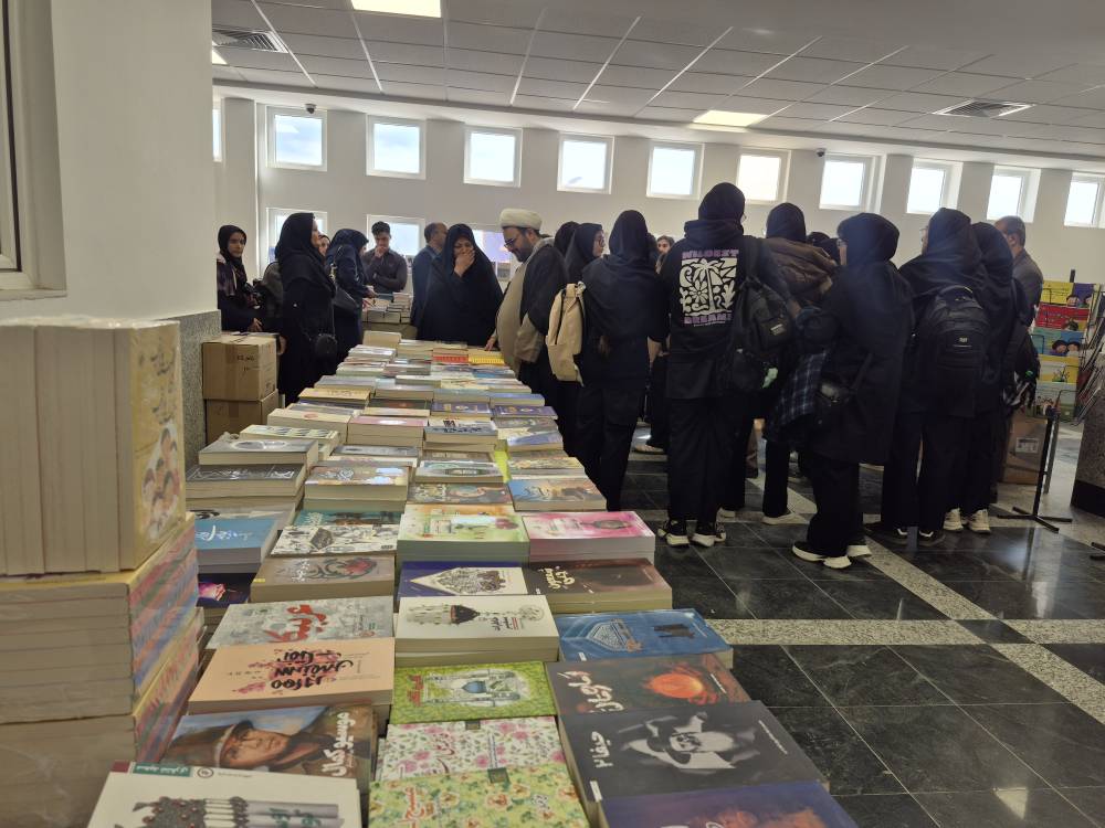 نمایشگاه بزرگ کتاب بیرجند با حضور سرپرست اداره‌کل کتابخانه‌های عمومی استان افتتاح شد