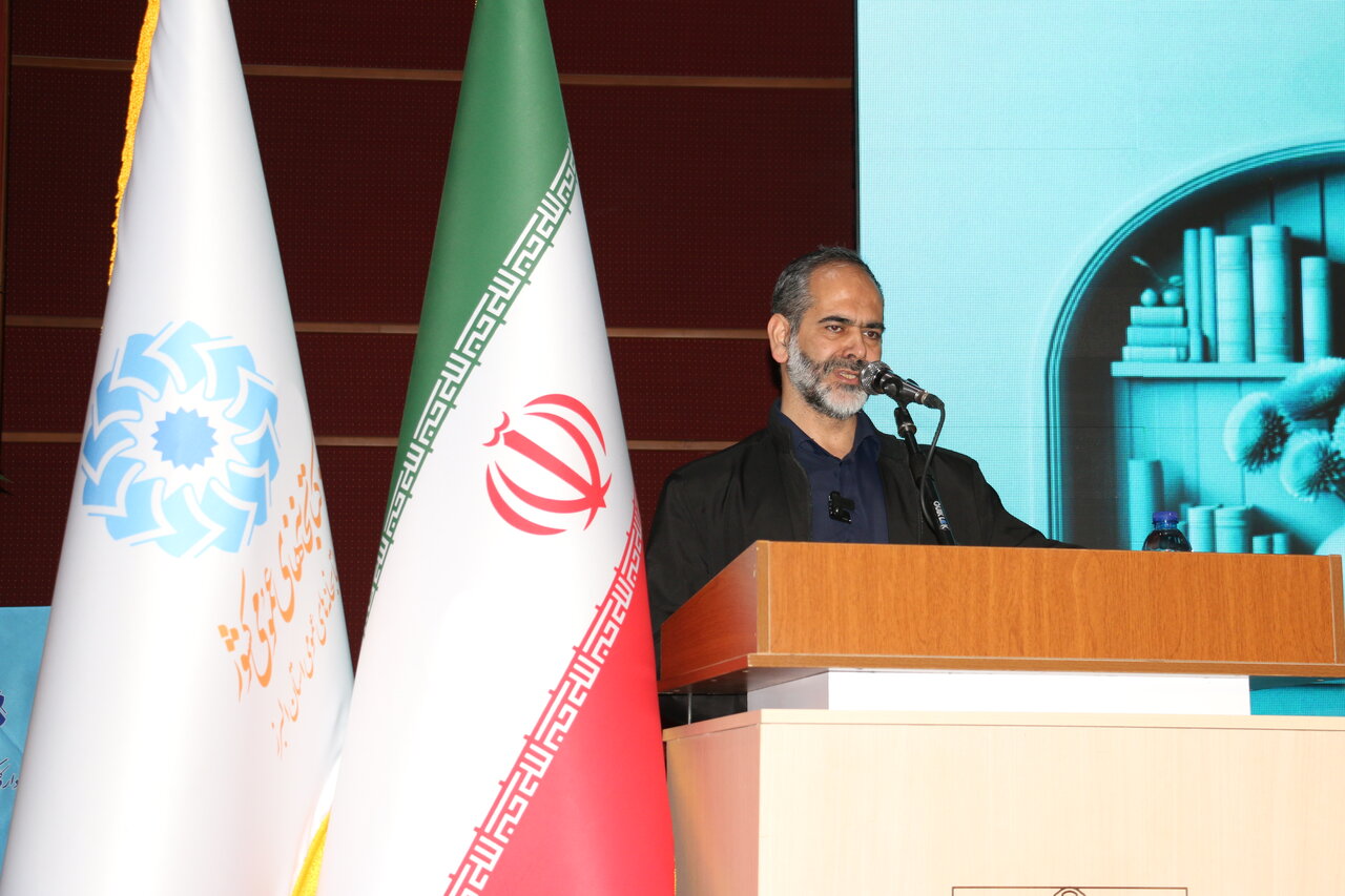 نماینده مردم کرج، فردیس و اشتهارد در مجلس بر نقش زیربنایی کتاب در توسعه فرهنگی و ضرورت ترویج کتابخوانی تاکید کرد