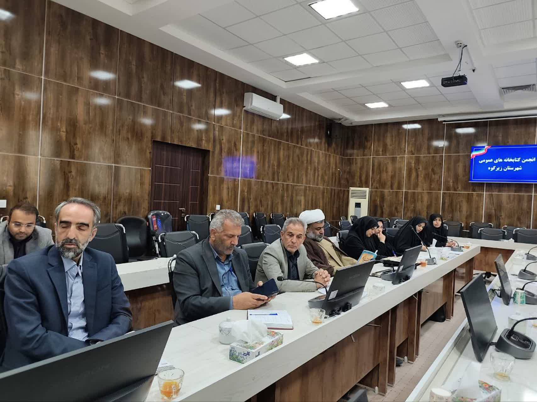 حضور سرپرست کتابخانههای عمومی استان در جلسه انجمن و بازدید از کتابخانههای زیرکوه