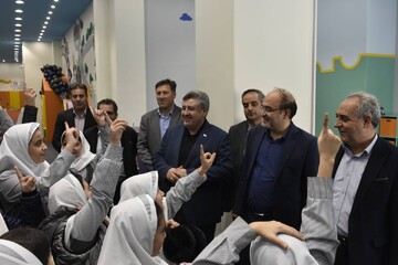 بازدید استاندار آذربایجان شرقی از کتابخانه مرکزی تبریز