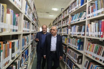بازدید استاندار آذربایجان شرقی از کتابخانه مرکزی تبریز
