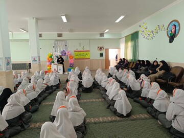 جشن کتاب در مدرسه شاهد شهید مدنی شهرستان بهاباد برگزار شد