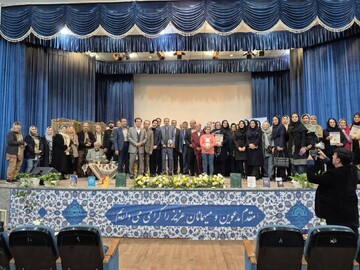 آیین تجلیل از نویسندگان و شاعران با عنوان «گردونه نوشتار» در اصفهان برگزار شد