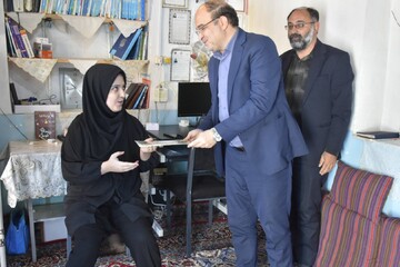 مدیرکل کتابخانه‌های عمومی آذربایجان‌ شرقی از کتابخوان نمونه کتابخانه مرتضوی هرزند جدید تجلیل کرد