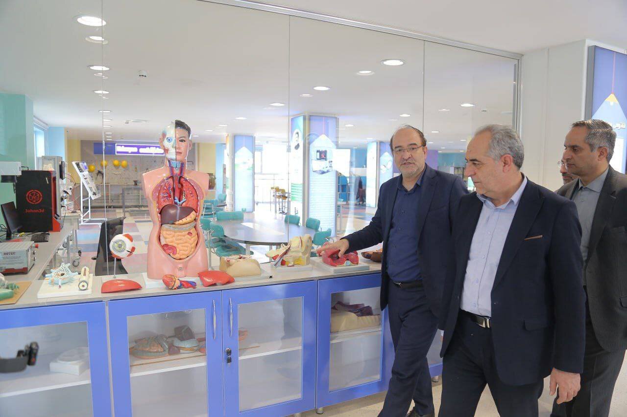 بازدید استاندار آذربایجان شرقی از کتابخانه مرکزی تبریز