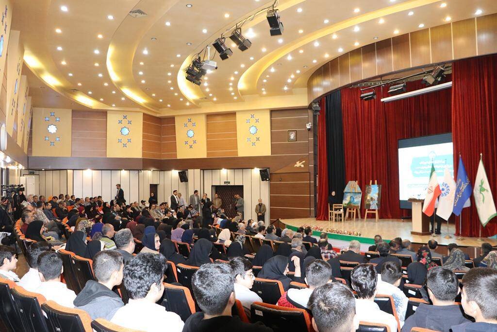 آیین تجلیل از خادمان عرصه کتاب و رویداد ملی قهرمان من در گرگان برگزار شد