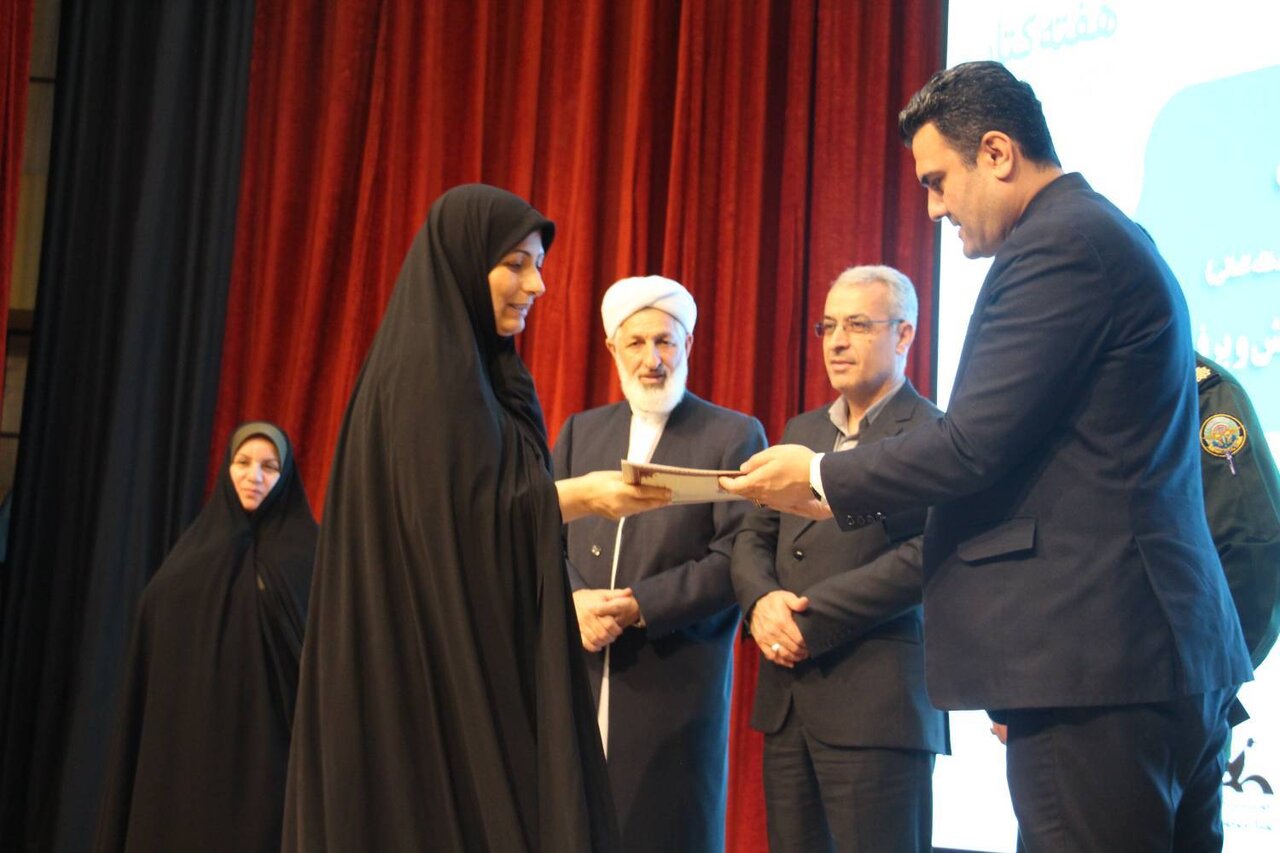 آیین تجلیل از خادمان عرصه کتاب و رویداد ملی قهرمان من در گرگان برگزار شد