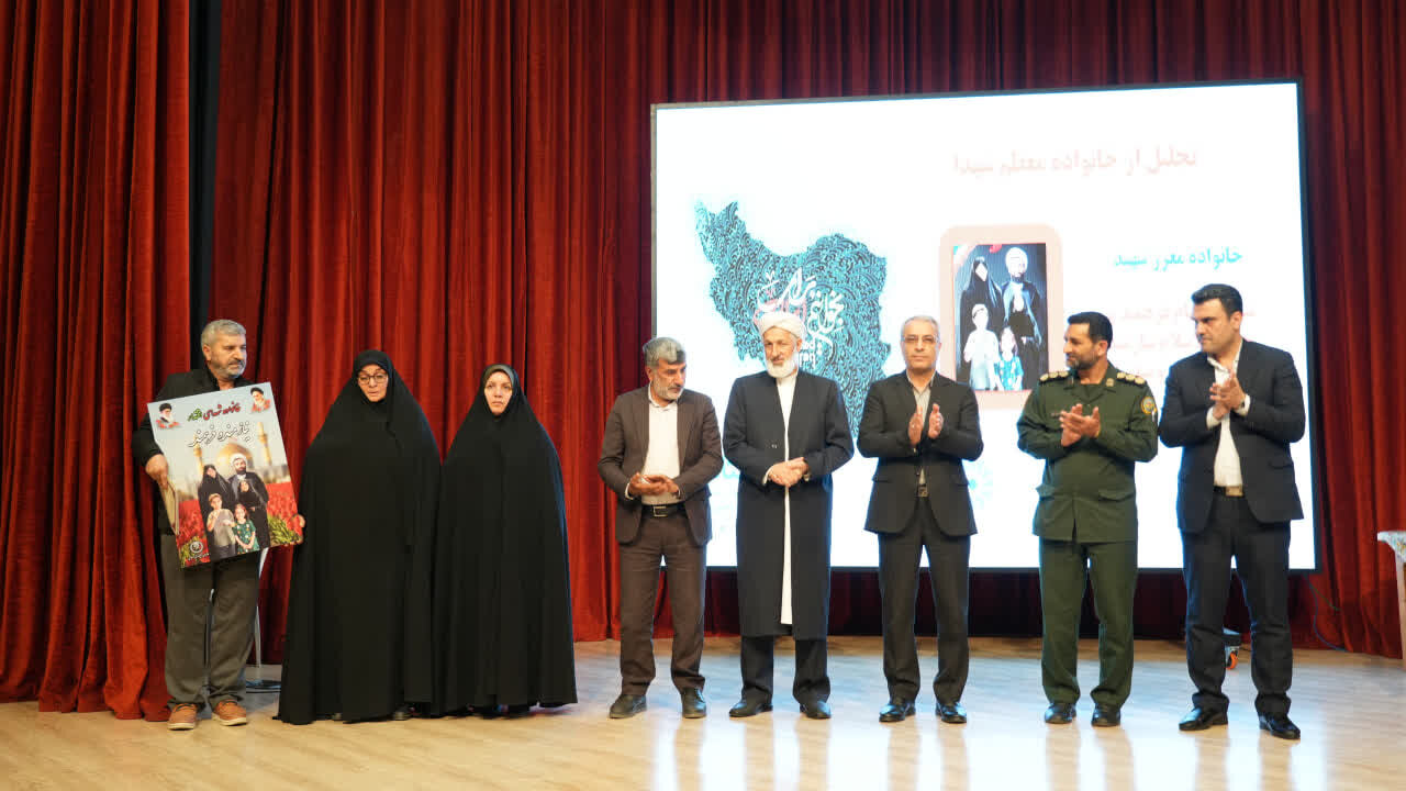 آیین تجلیل از خادمان عرصه کتاب و رویداد ملی قهرمان من در گرگان برگزار شد