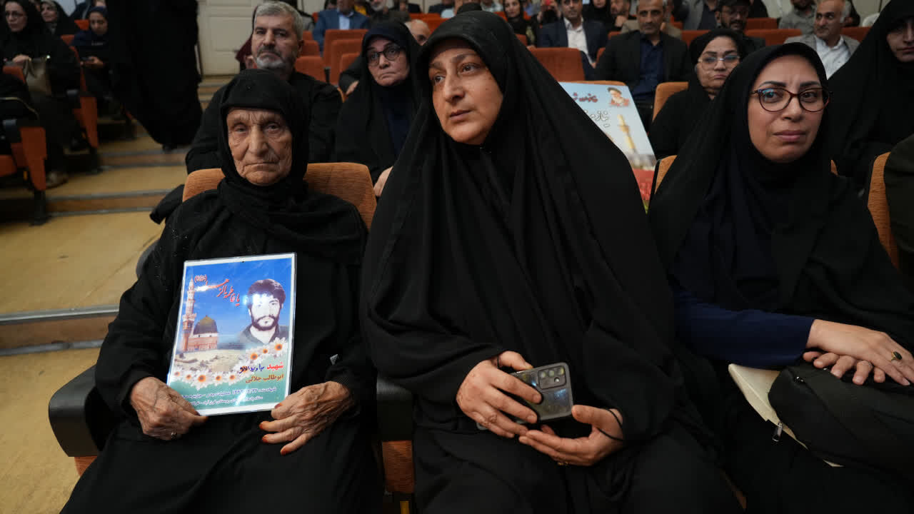 آیین تجلیل از خادمان عرصه کتاب و رویداد ملی قهرمان من در گرگان برگزار شد