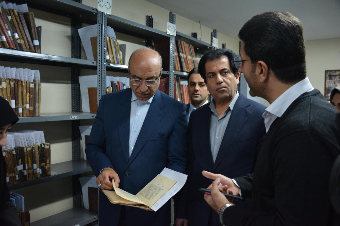 دانایی، بالاترین قدرت است و از دل کتاب بیرون می‌آید