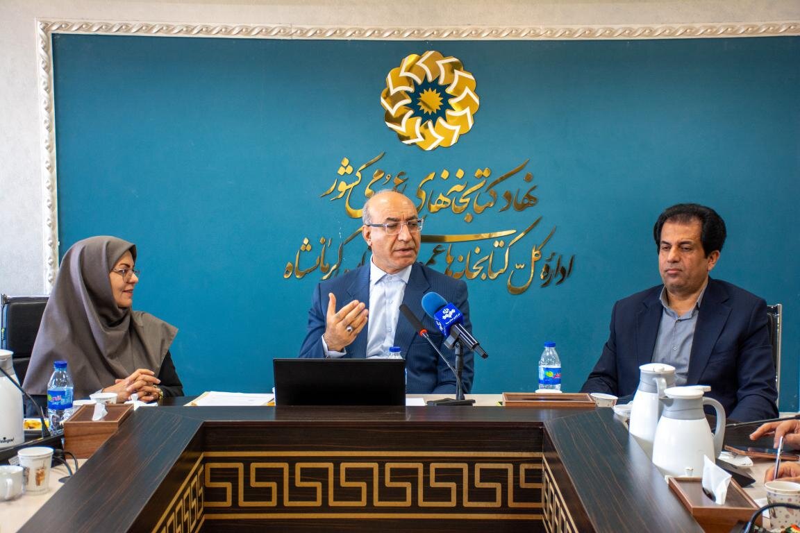 دانایی، بالاترین قدرت است و از دل کتاب بیرون میآید