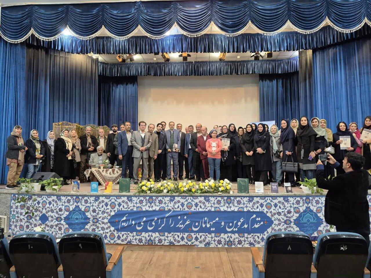 آیین تجلیل از نویسندگان و شاعران با عنوان «گردونه نوشتار» در اصفهان برگزار شد